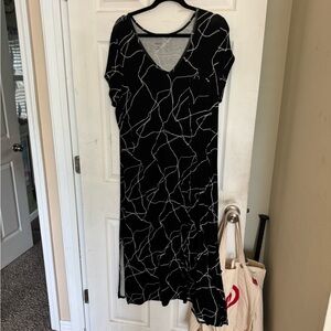 🆕 Alfani 👗 Black and White Asymmetrical Midi sleepwear